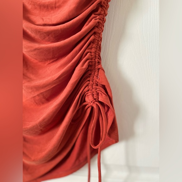 Express Rust Ruched Blouse - Picture 2 of 6